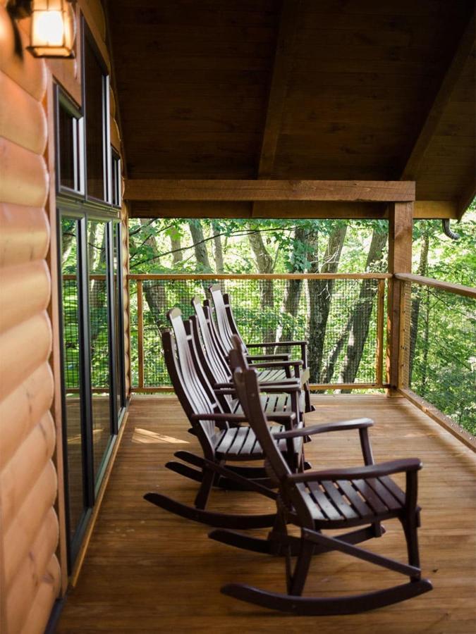 Skyview Treehouse By Amish Country Lodging Міллерсбург Екстер'єр фото