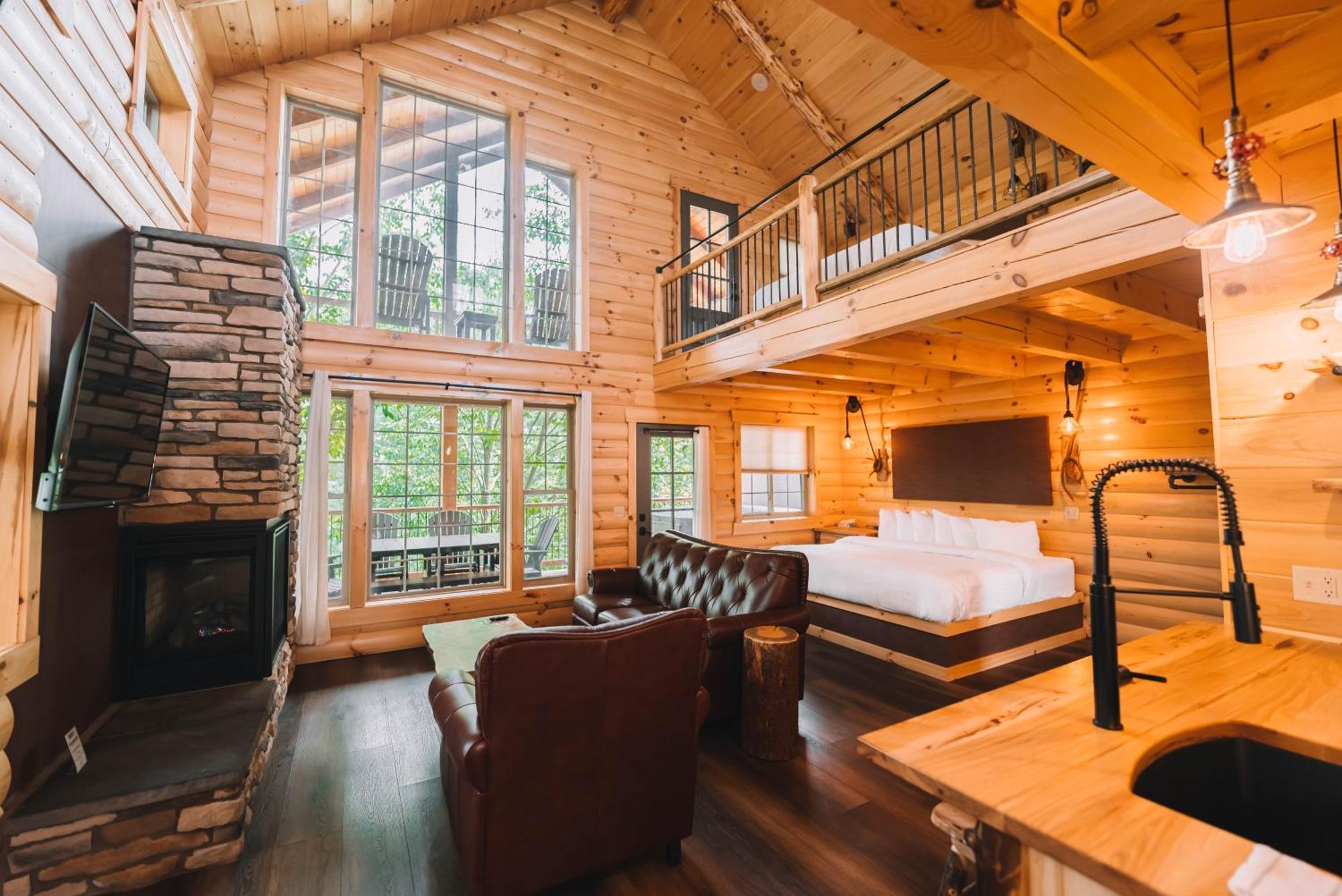 Skyview Treehouse By Amish Country Lodging Міллерсбург Екстер'єр фото