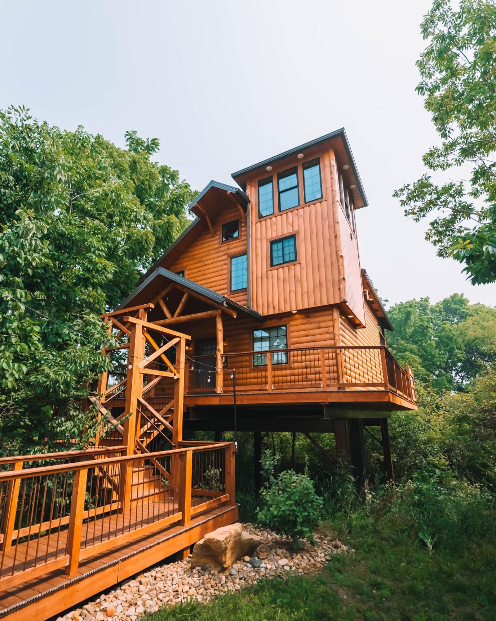 Skyview Treehouse By Amish Country Lodging Міллерсбург Екстер'єр фото